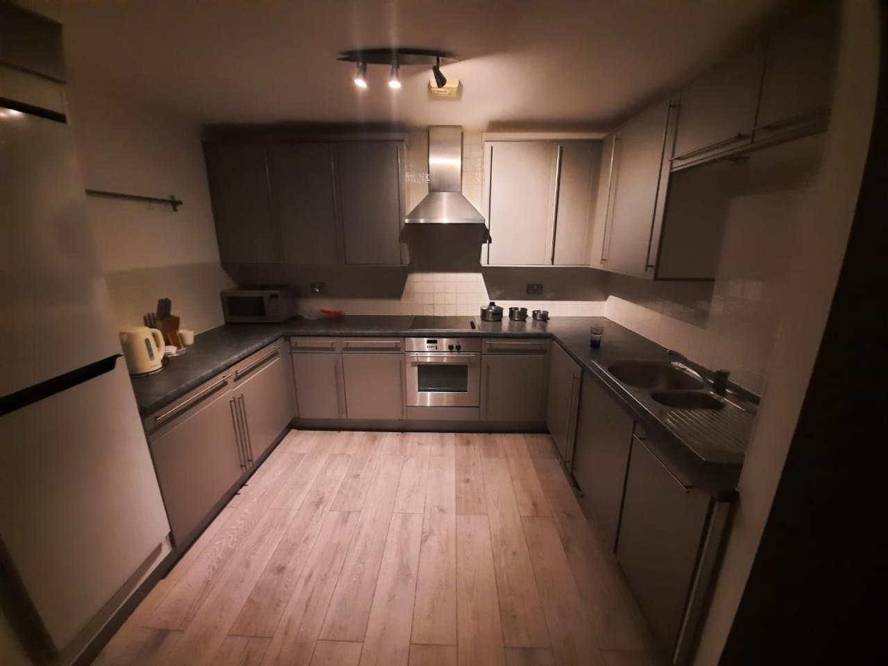 Room In Cardiff City Center - Swiftstay 外观 照片